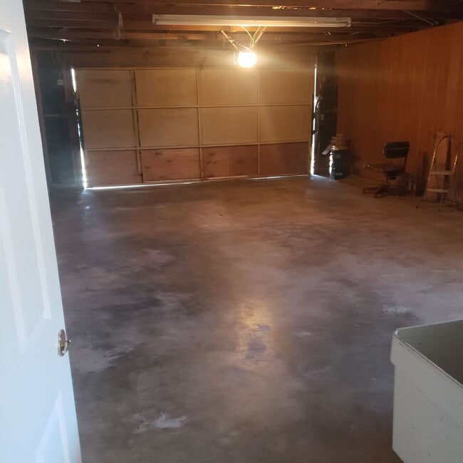 Building Photo - 3847 Vine Ave