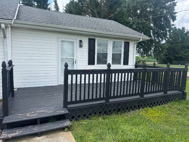 Primary Photo - 6117 Carpenter Bridge Rd