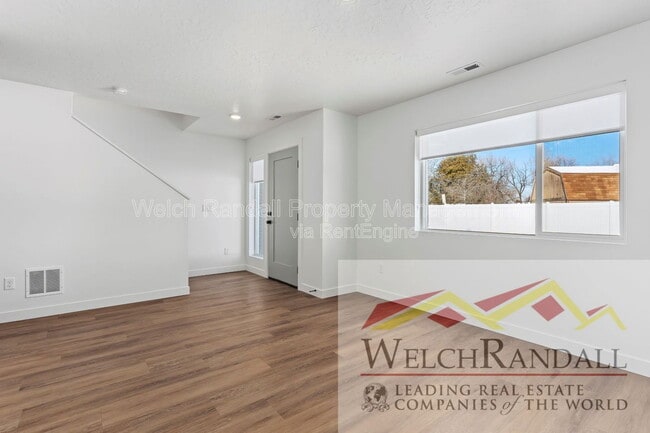 Building Photo - 507 E Alice Wy