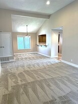 Building Photo - 545 S Ranch View Cir