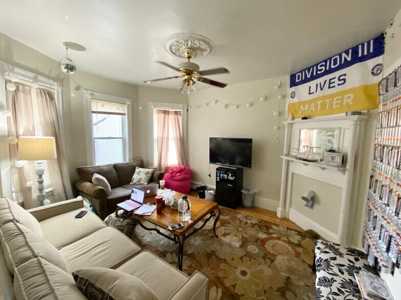 Building Photo - 97 Calumet St