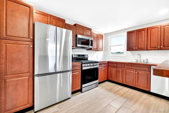 Building Photo - 98 S Main St