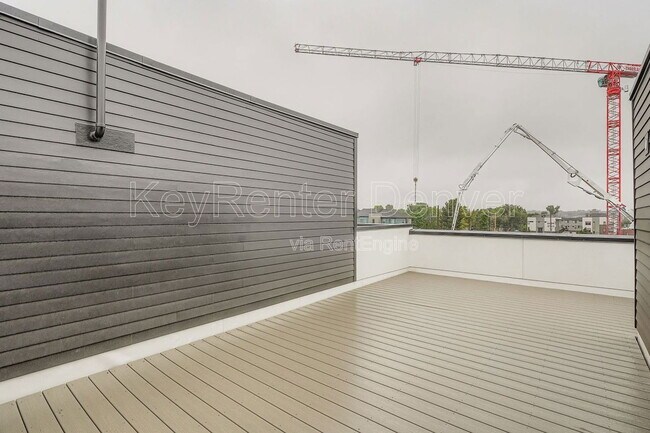 Building Photo - 2208 S Albion St