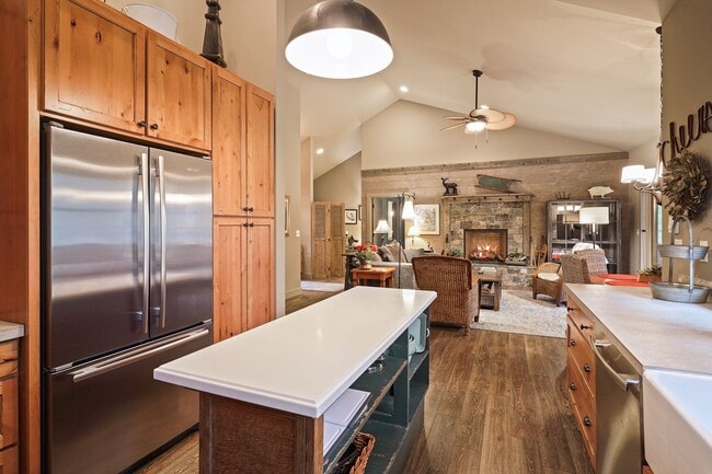 Building Photo - Unfurnished Peaceful River Retreat – Moder...