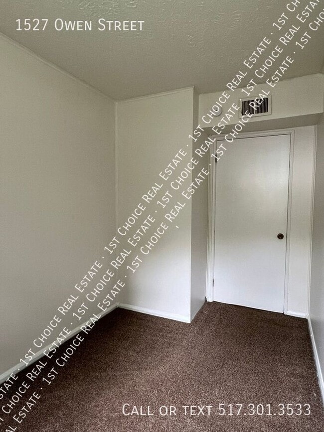 Building Photo - 1527 Owen St