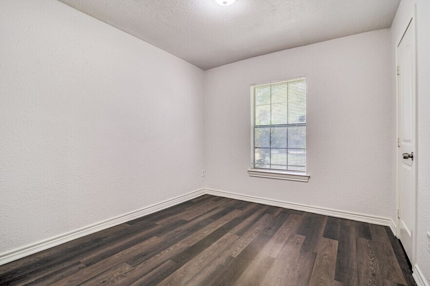 Building Photo - 818 Quinette Dr