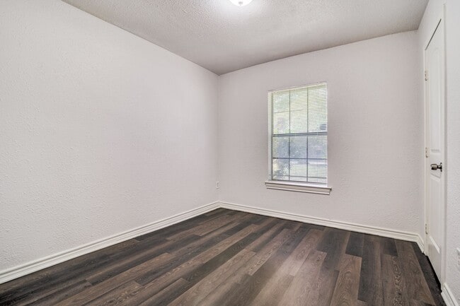 Building Photo - 818 Quinette Dr