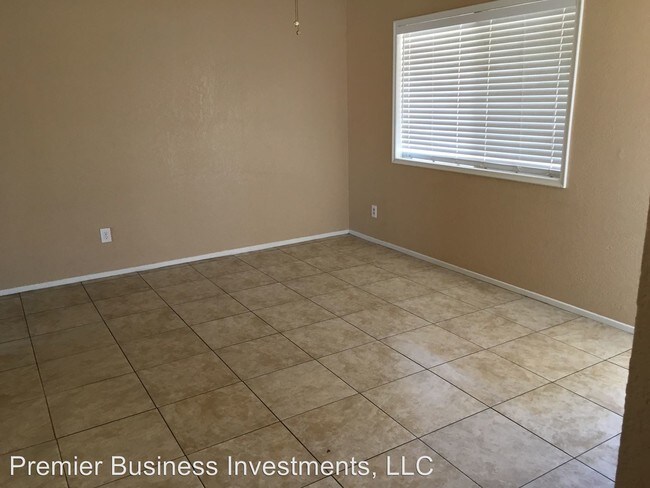 Building Photo - 3 br, 1 bath House - 2048 W Butler Drive