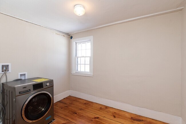 Building Photo - 21 Gardner St