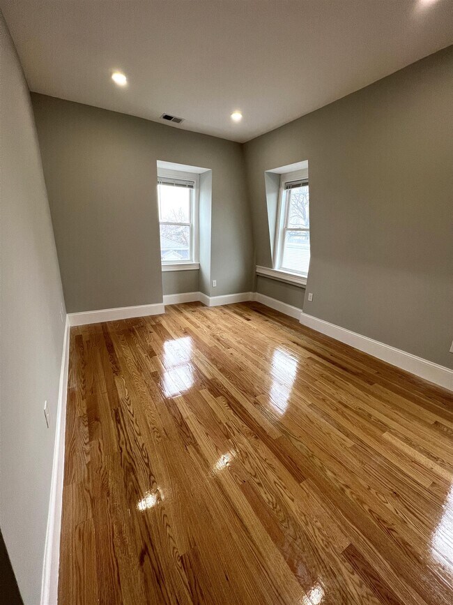 Building Photo - 67 Pearl St