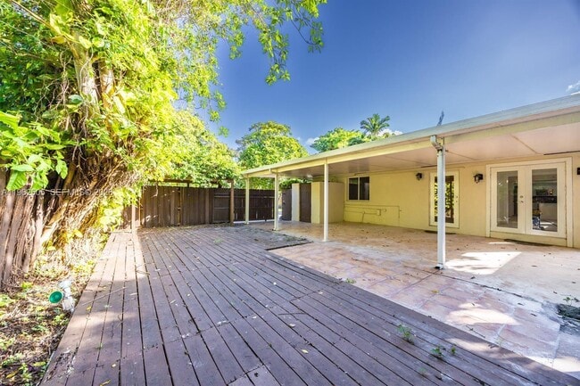 Building Photo - 4400 SW 9th Ln