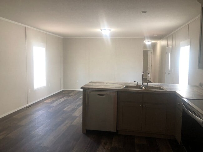 Building Photo - BRAND NEW-3 Bedroom / 2 Bath
