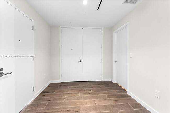 Building Photo - 1116 N Ocean Blvd