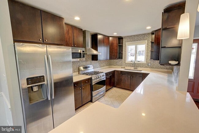 Building Photo - 8725 Susanna Ln