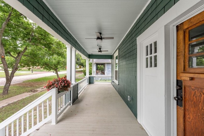 Building Photo - Charming 3 Bed / 2 Bath Single-Family Home with Detached 2-Car Garage in Temple ISD