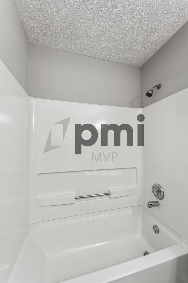 Building Photo - 3783 Petzinger Rd