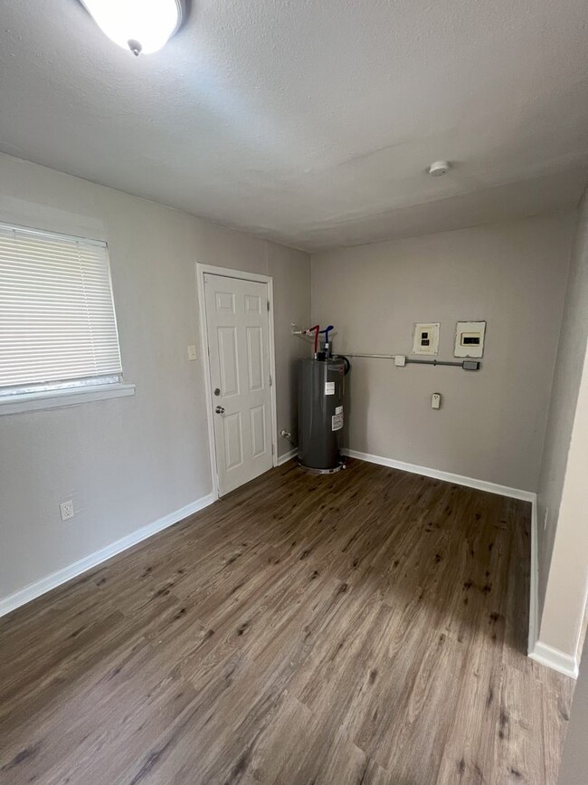 Building Photo - Move In Special!!!! 3 Bedroom 1 Bath home ...