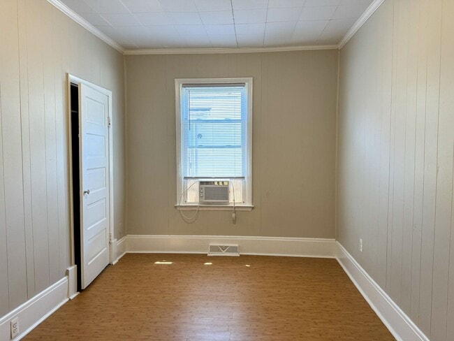 Building Photo - 309 Memorial Ave