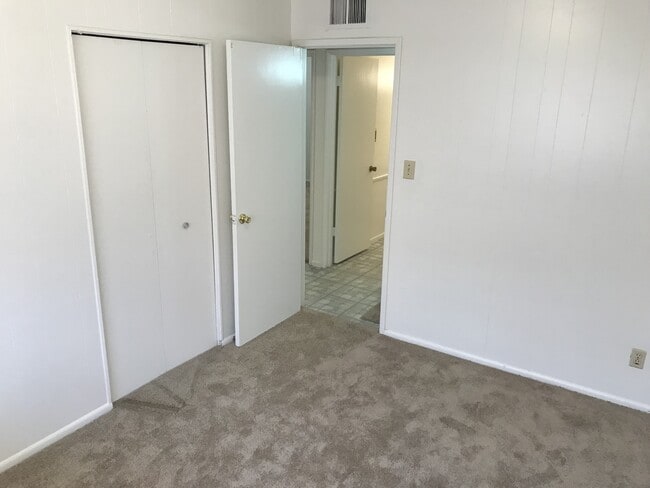 Building Photo - Tempe 3 Bed, 2 Bath Single Story in Cul de...