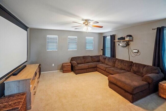 Building Photo - Gorgeous 4+1 Bdrm Home in Gladden Farms wi...
