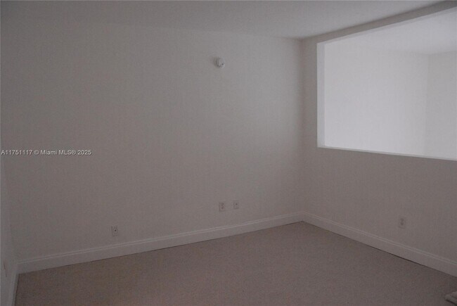 Building Photo - 10907 N Kendall Dr