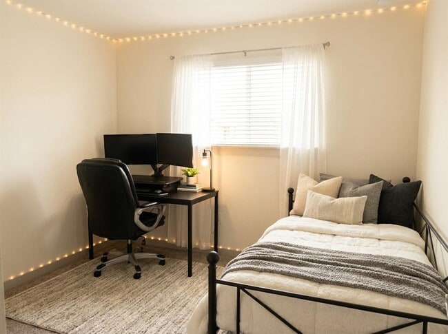 Building Photo - 7515 Traylor Cv