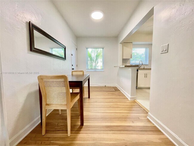 Building Photo - 5531 SW 78th St