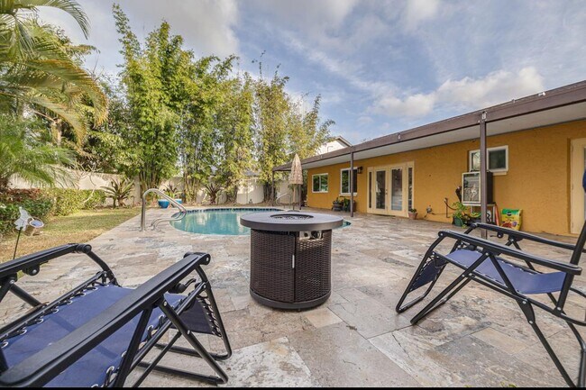 Building Photo - 2601 Witley Ave