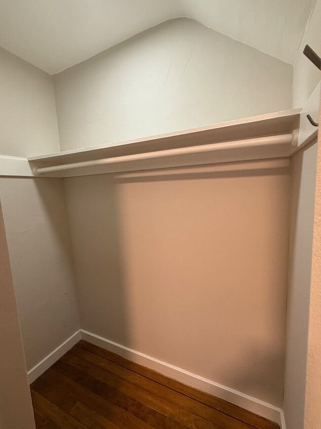 Building Photo - Chestnut Street-1312