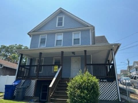 Building Photo - 18 Knapp St