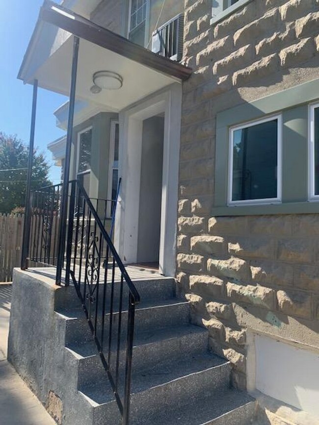 Building Photo - 410 Kerper St