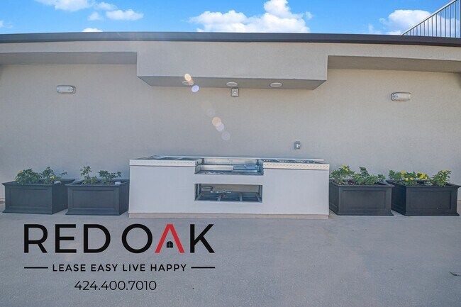 Building Photo - 856 S Gramercy Dr