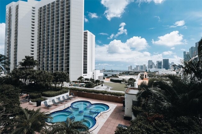 Building Photo - 1717 N Bayshore Dr