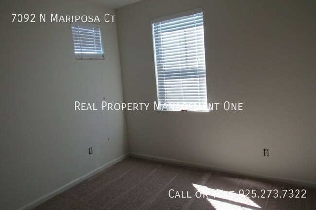 Building Photo - 7092 N Mariposa Ct