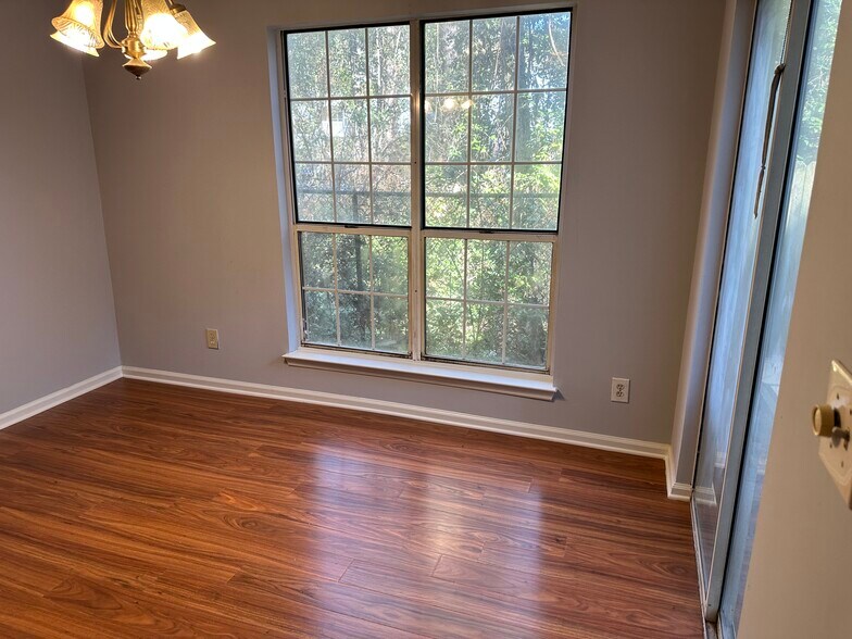 Building Photo - 1057 Rock Creek Ln