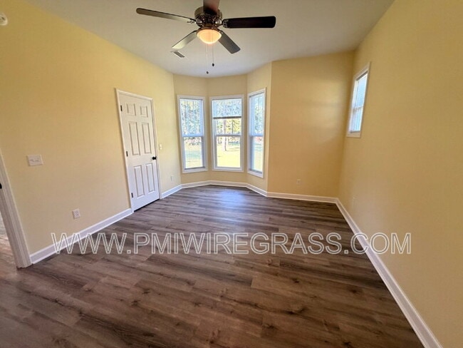 Building Photo - 326 Golf View Dr