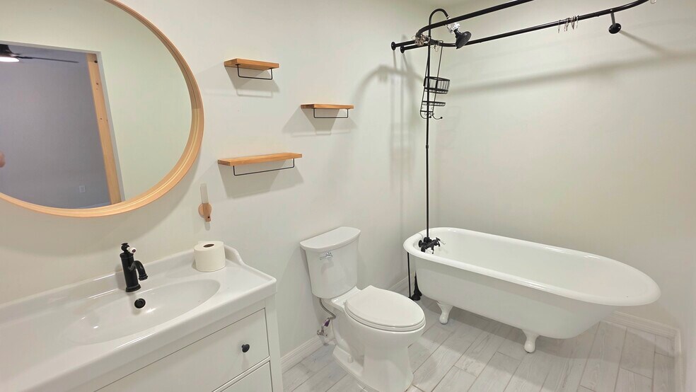 Building Photo - 325 E Plymouth Ave