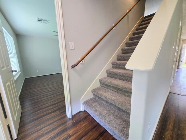 Building Photo - 1423 Stone Bluff Dr