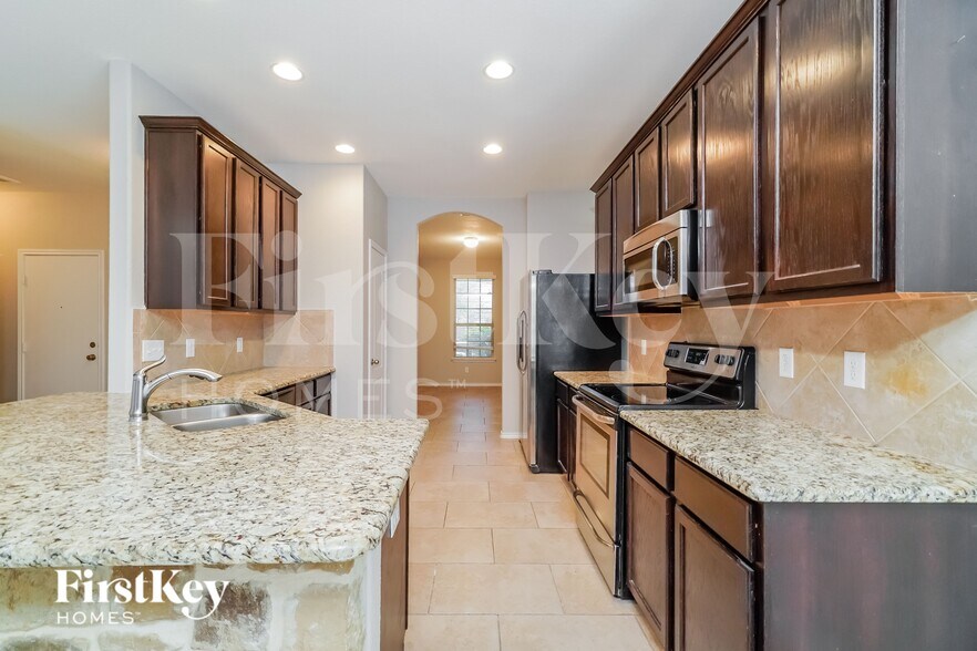 Building Photo - 500 Stonebrook Dr