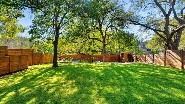 Building Photo - 2409 Shiloh Dr