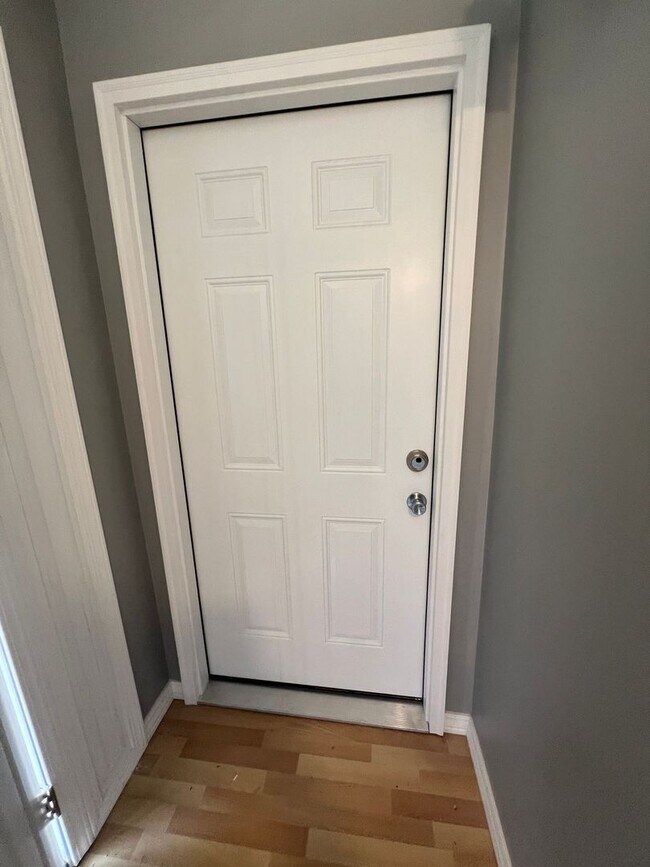 Building Photo - 1 bed/1 bath duplex