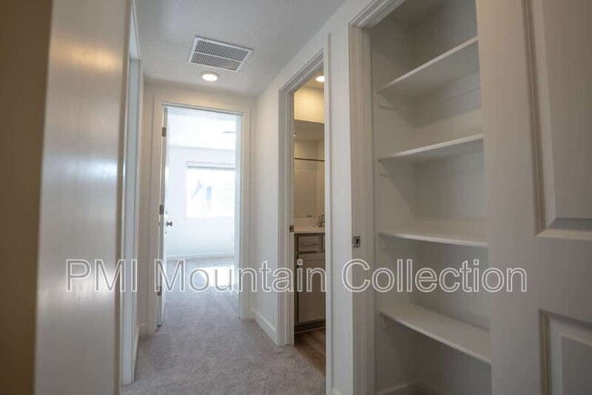 Building Photo - 2484 Wildwood Ln