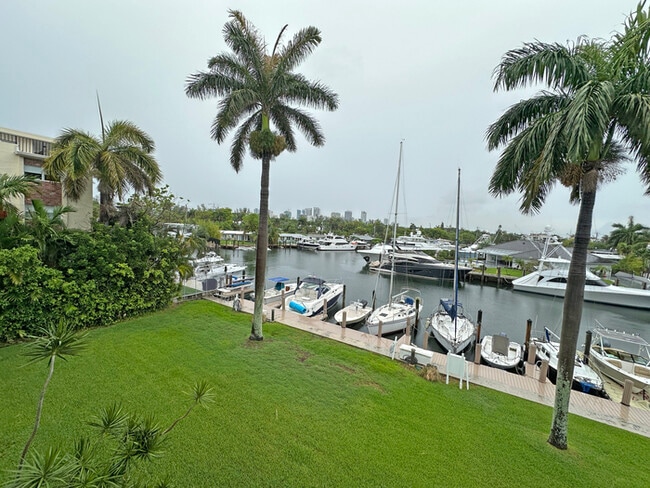 Building Photo - Comfortable 1-bedroom, 1-bath home located...