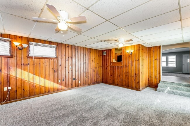 Building Photo - Large 2 Bedroom Home with Den!