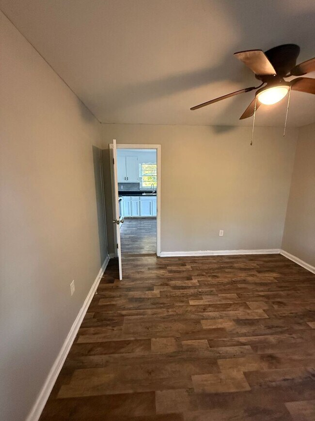Building Photo - 3-Bedroom, 1-Bath Home in Sharon, SC