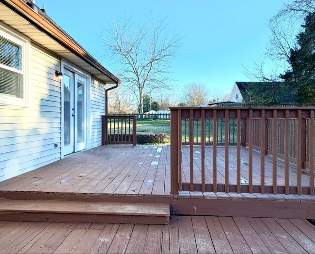 Building Photo - 396 Elaine Dr