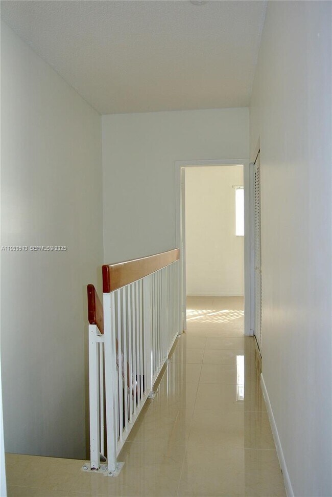 Building Photo - 6420 SW 138th Ct