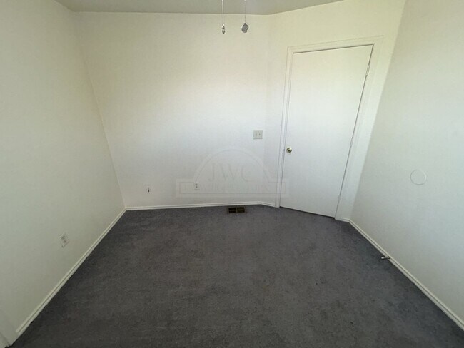 Building Photo - 4005 Doraine Ct