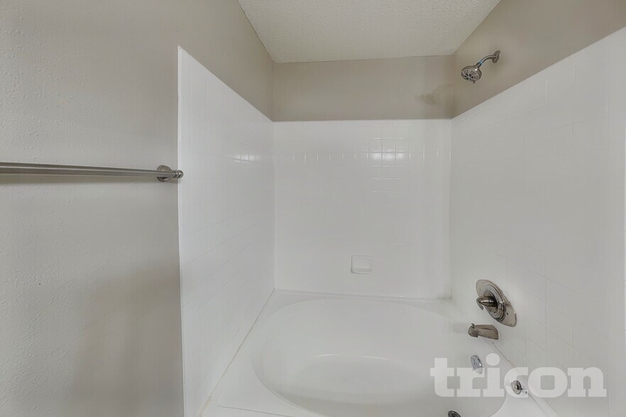 Building Photo - 5753 N Jamestown Dr