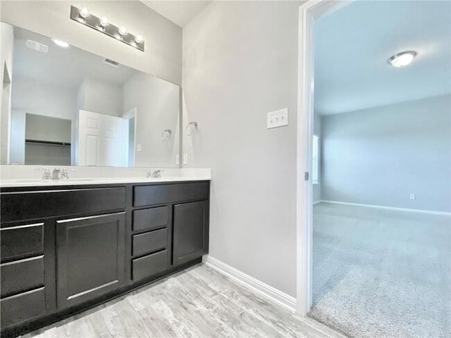 Building Photo - 2036 Port Ellen Dr